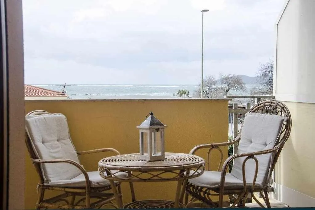 Bilocale Fronte Mare Sparaglione 사사리 0*,  이탈리아