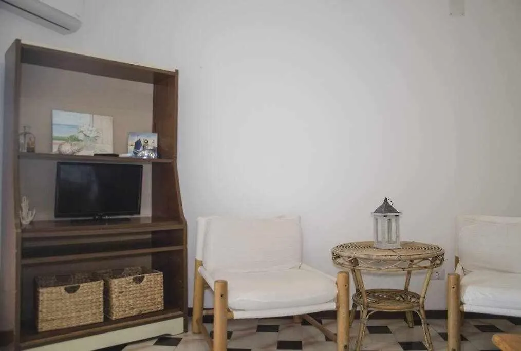 Bilocale Fronte Mare Sparaglione 사사리 0*,  이탈리아